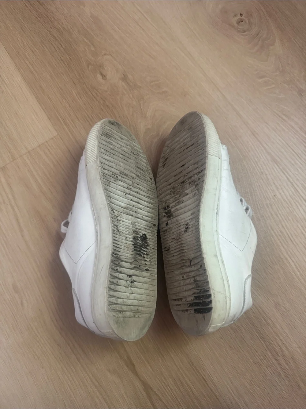 Axel Arigato Clean 90 Low-Top Leather Sneakers